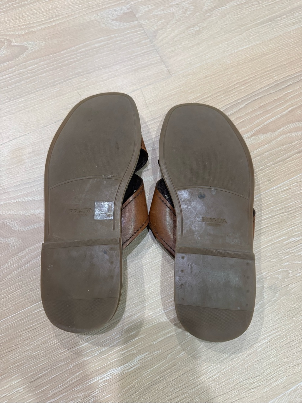 PRADA men brown criss cross sandal 9 - Picture 3 of 4